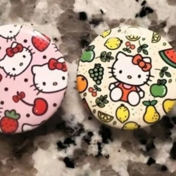 Pins: Hello Kitty - Picture 1 of 1